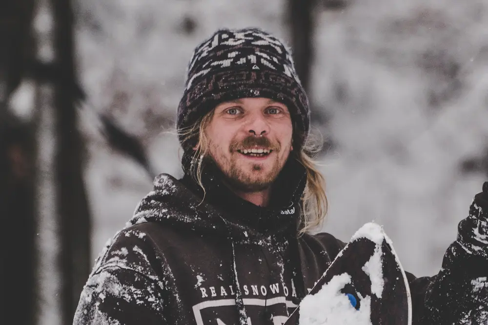 Adrian — trener snowboardu